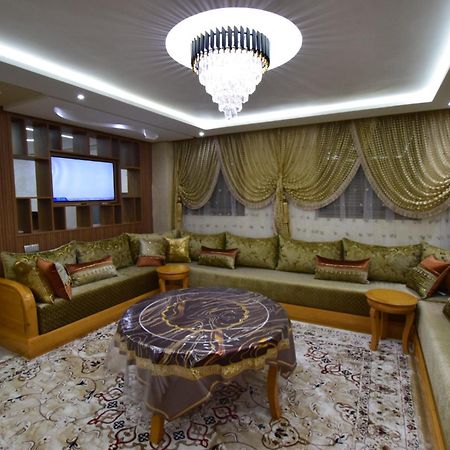 Appartement Familial Proche Aeroport Et Oasiria マラケシュ エクステリア 写真