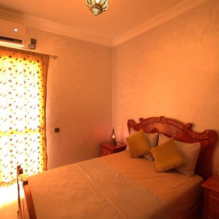 Appartement Familial Proche Aeroport Et Oasiria マラケシュ エクステリア 写真