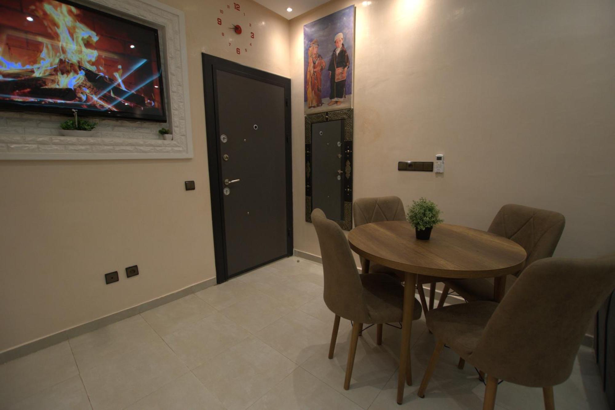 Appartement Familial Proche Aeroport Et Oasiria マラケシュ エクステリア 写真