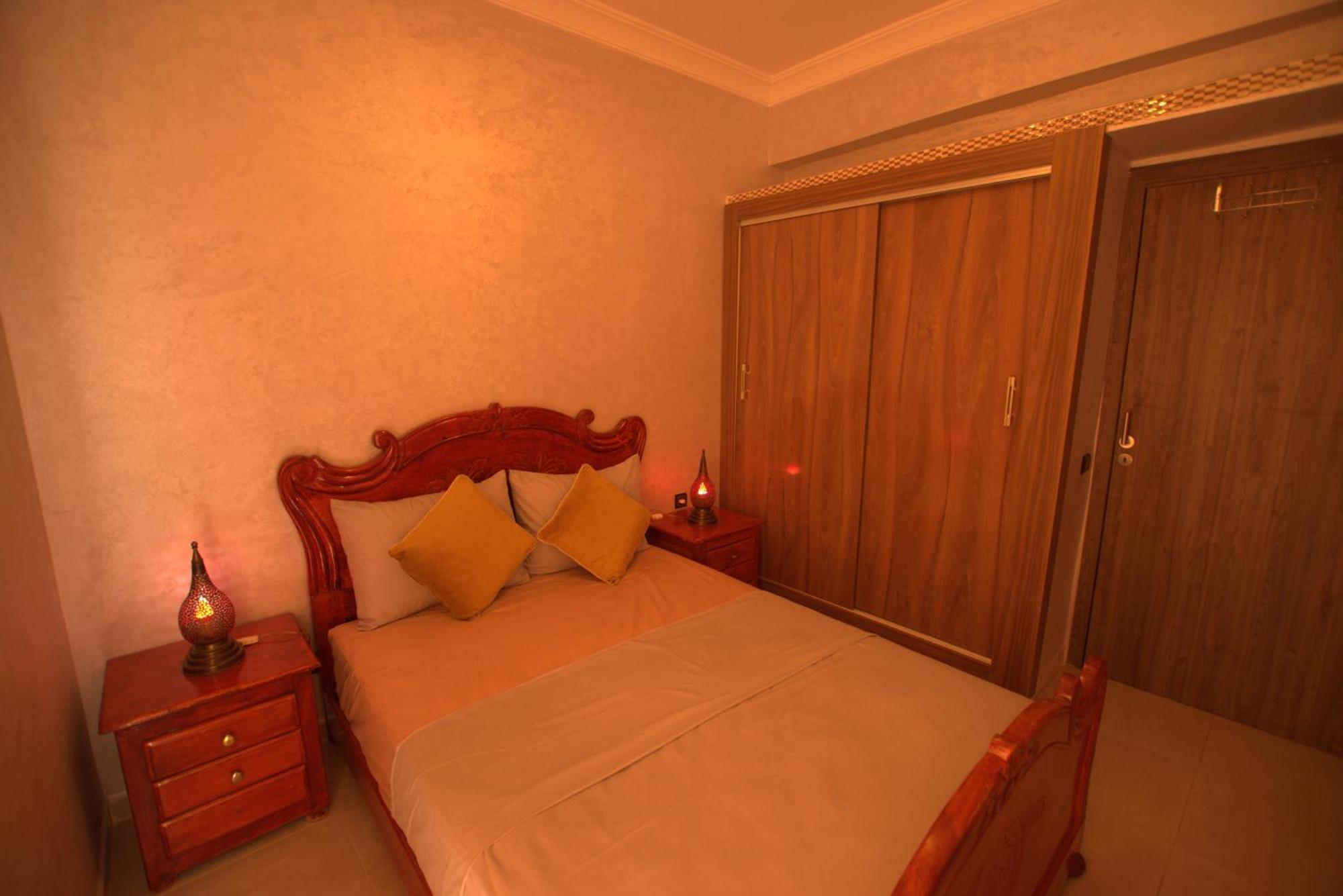 Appartement Familial Proche Aeroport Et Oasiria マラケシュ エクステリア 写真