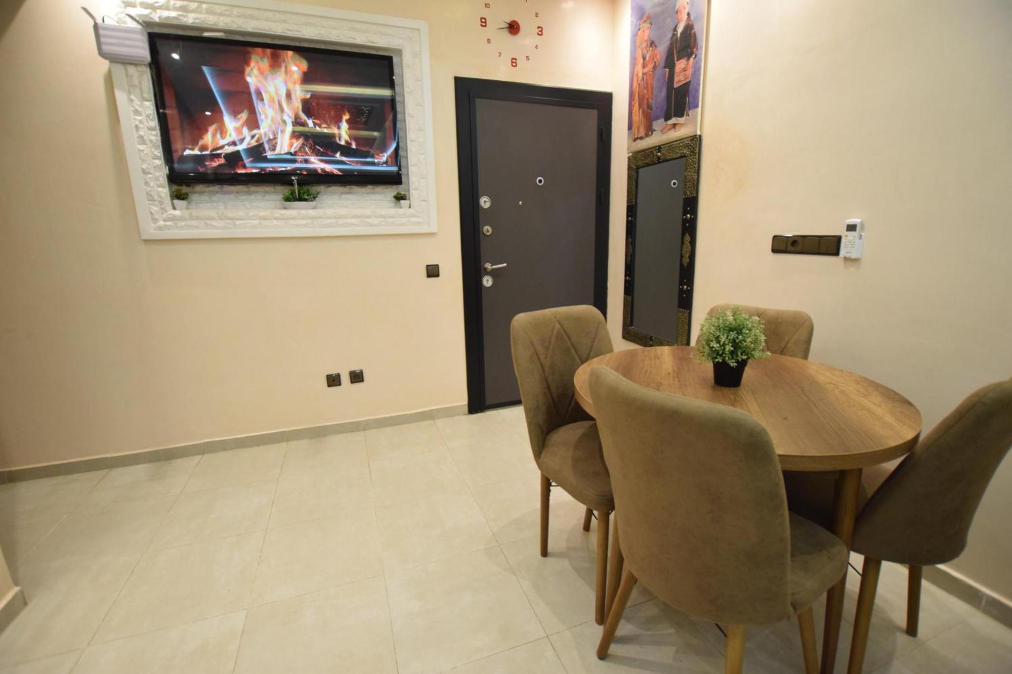 Appartement Familial Proche Aeroport Et Oasiria マラケシュ エクステリア 写真
