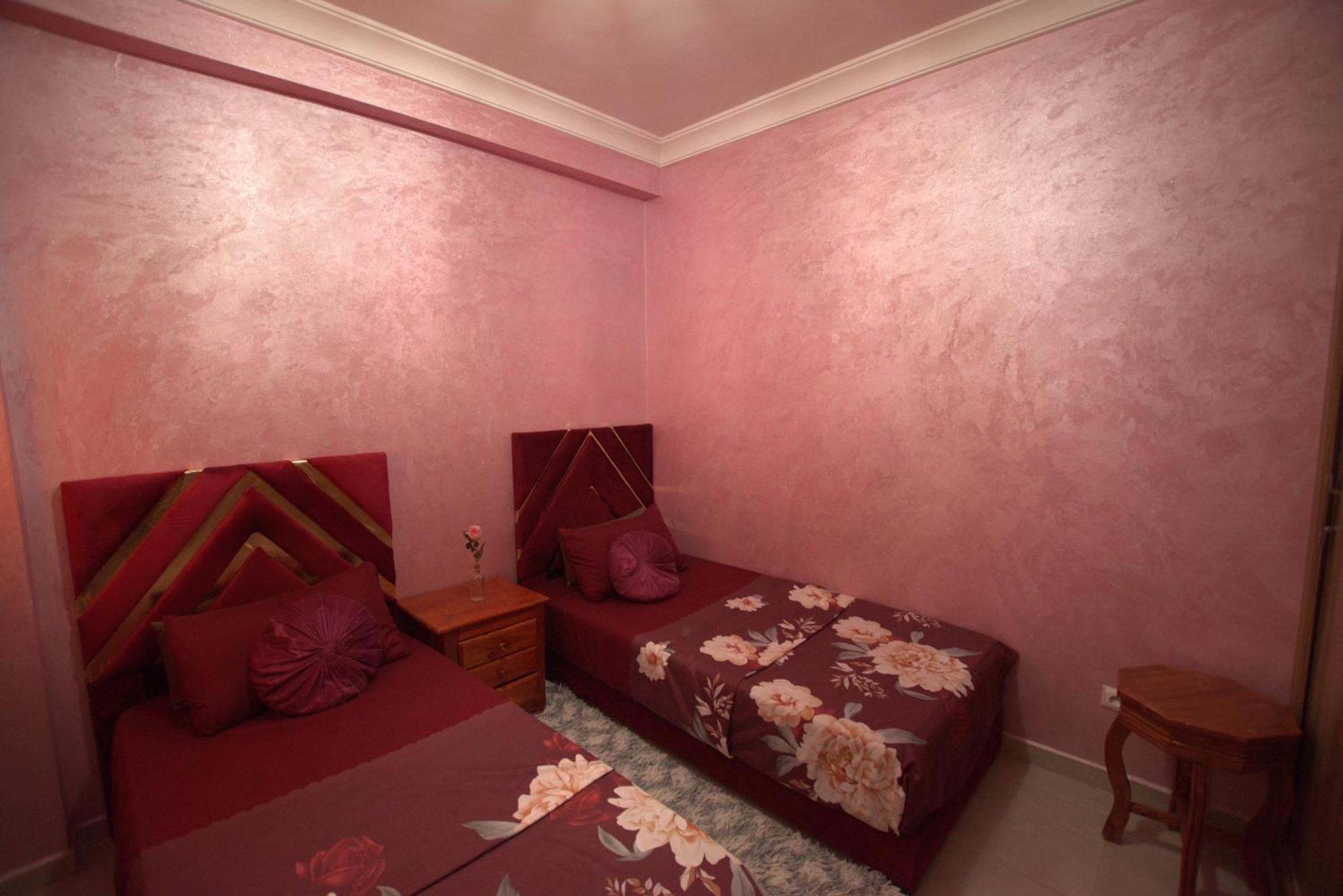 Appartement Familial Proche Aeroport Et Oasiria マラケシュ エクステリア 写真